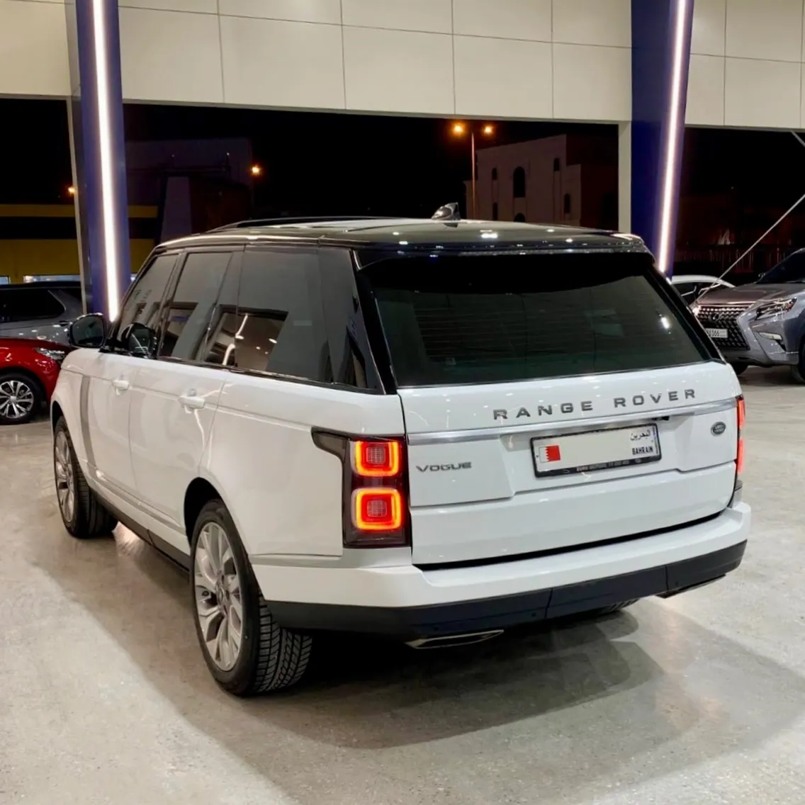 2019 Land Rover Range Rover Vogue, photograph 2 of 20